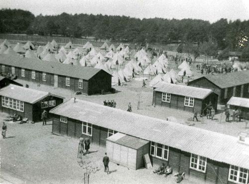 Overzicht van de barakken en tenten in kamp Ommen